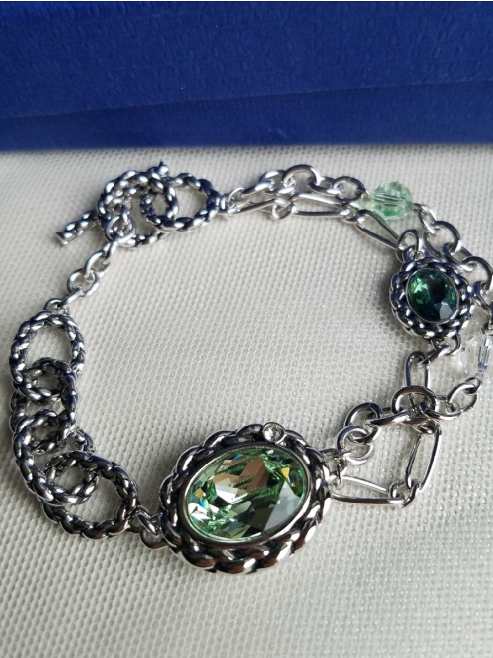AUTHENTIC Swarovski Mint Green Erinite & Chrysolite Chain Bracelet in Box NEW